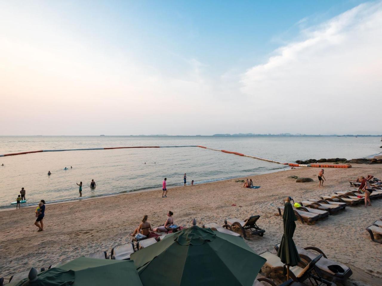 Club Royal Wongamat Lägenhet Pattaya Exteriör bild